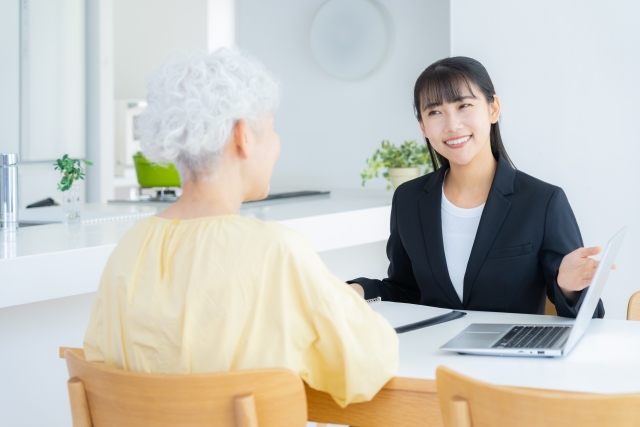 寝たきり等で長期にわたり安静を必要とする方、立ち上がることができない方、まずは請求してみる価値はあります。