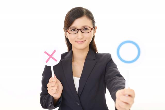 障害年金の更新時期の３ヶ月前の月末頃に「更新診断書」の用紙が日本年金機構から直接郵送されてきます。診断書が到着したら早めに医師へ作成依頼して下さい。この診断書の記載内容によっては等級が変更されることになります。